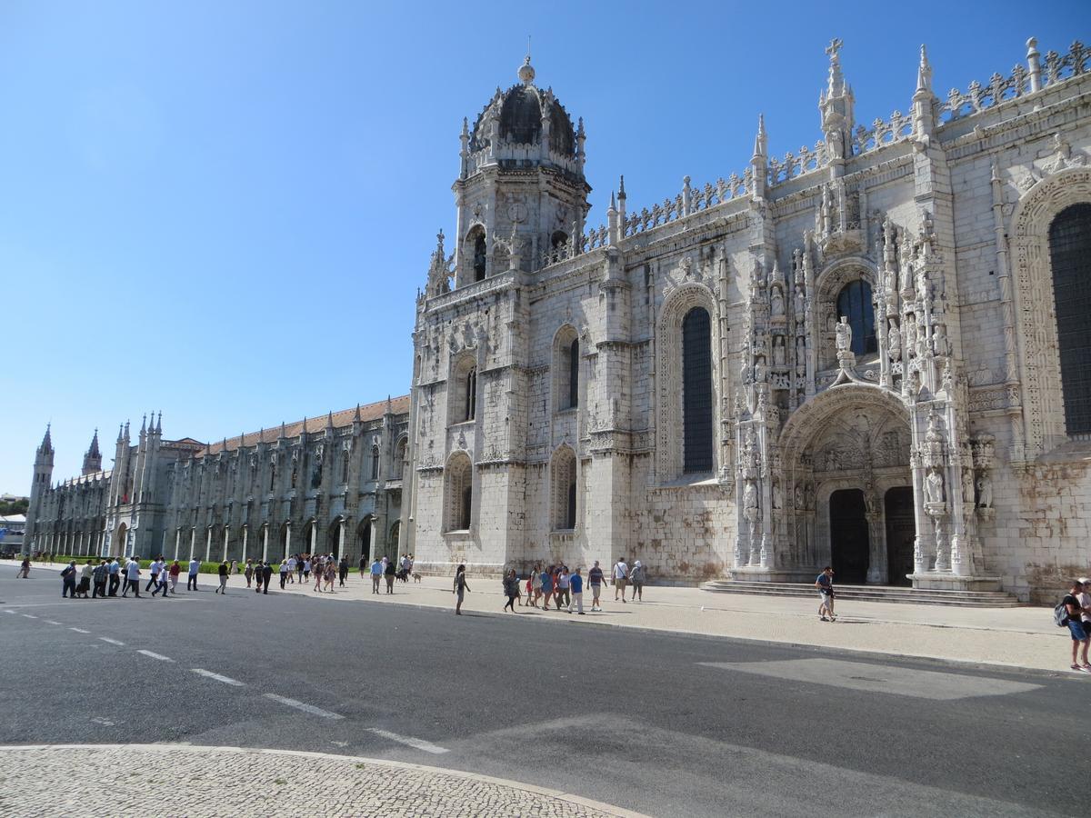 Go Native Lisbon - Principe Real Apartment Екстериор снимка
